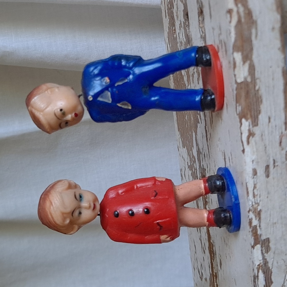 Vintage Kissing Couple Doll Toy